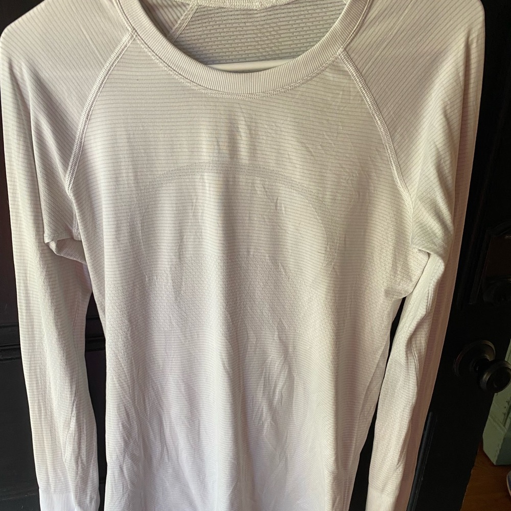 Lululemon white long sleeve shirt size 8